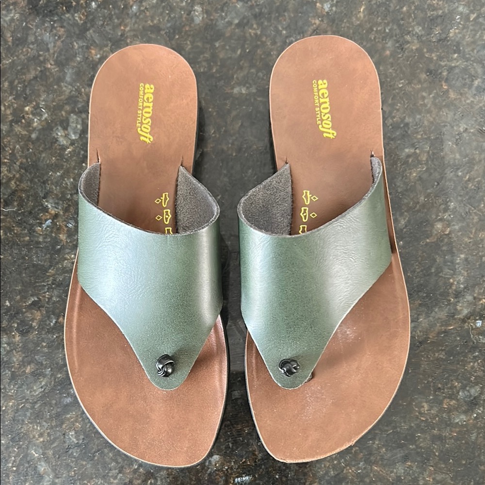 NWOT Aerosoft Comfort Style Slides Sandals